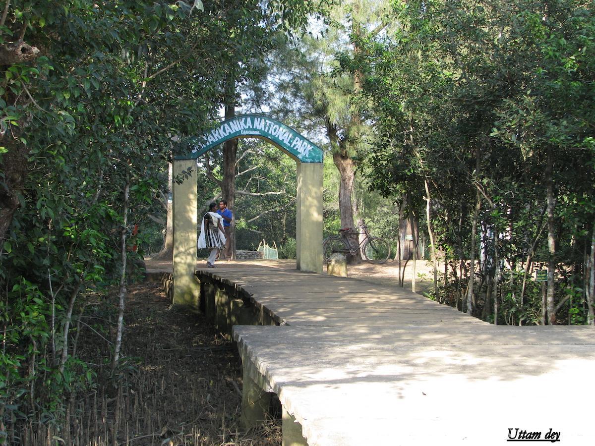 Estuarine Village Resort Sātabhāya Екстериор снимка