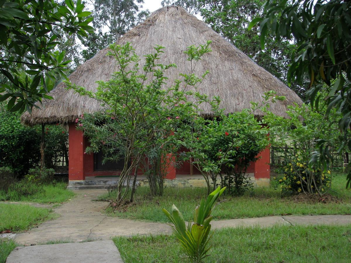 Estuarine Village Resort Sātabhāya Екстериор снимка