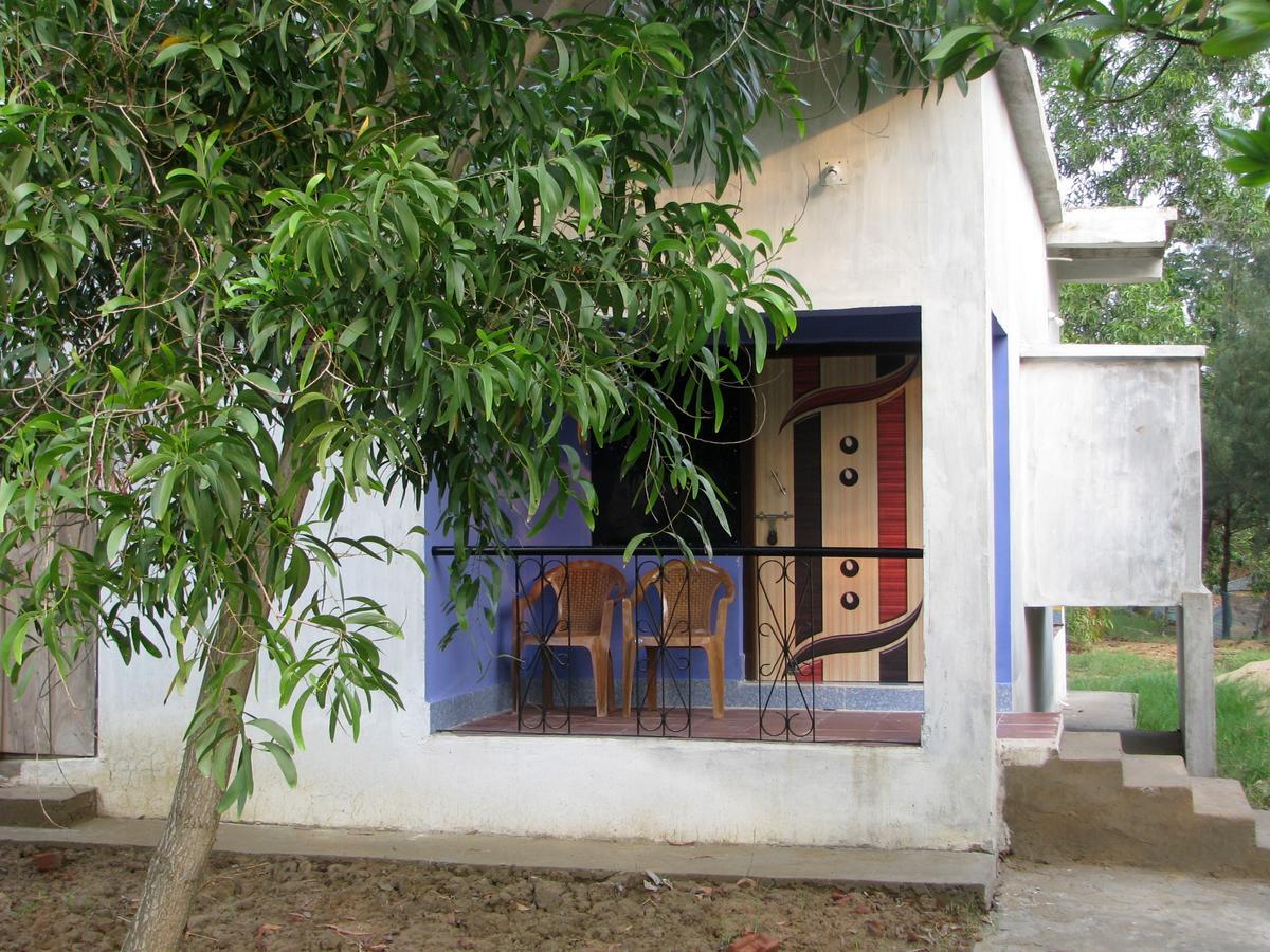 Estuarine Village Resort Sātabhāya Екстериор снимка